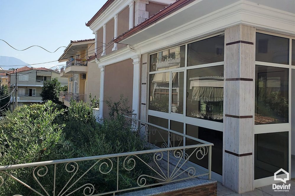 Tirane Qera Vile Me shume se 4 dhoma Blloku i Vilave Selite, Tirane. vile kompleks rezidencial