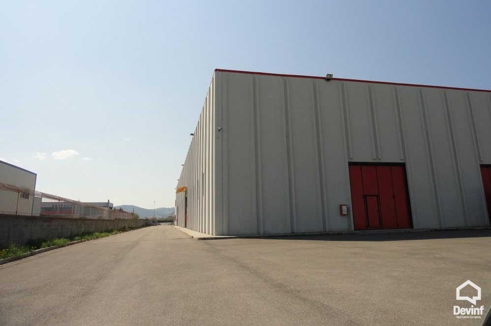 Tirane For Sale Warehouse  The intersection of the Tirana - Durrës Highway with the Thumanë - Kashar Highway. Warehouse Fabrication industri fasoneri ekspozite