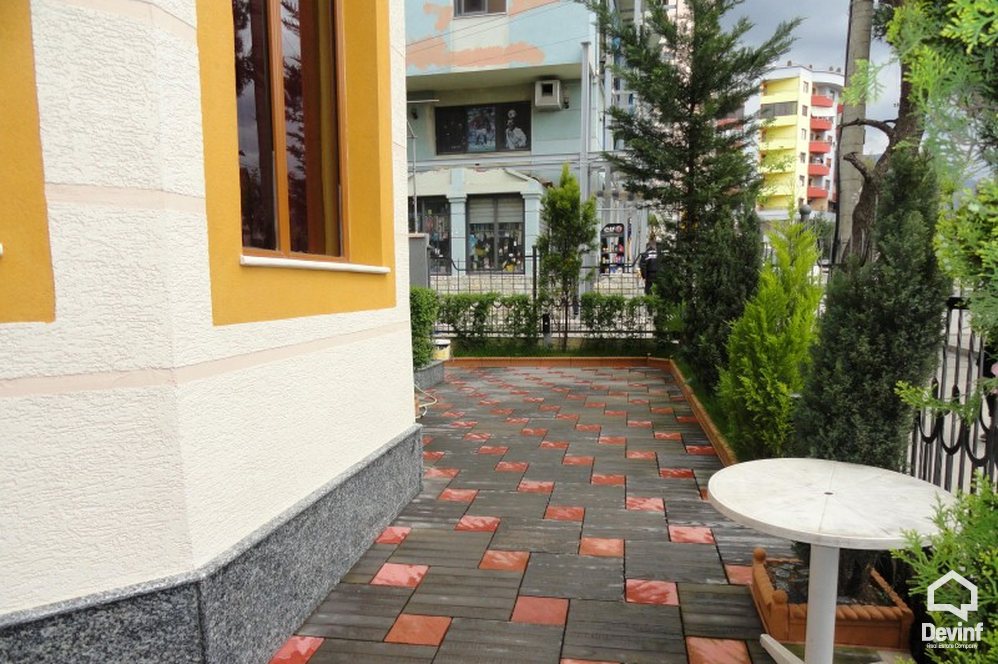 Tirane Qera Ndertese Multifunksionale  Objekti ndodhet ne Rr. Dibres apartament