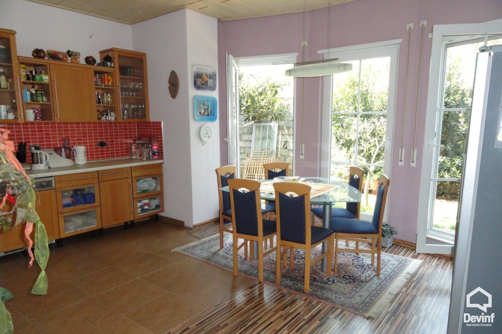 Tirane Qera Shtepi Private 3+1+A Vile e re e cila ndodhet ne Rrugen Siri Kodra vile kompleks rezidencial
