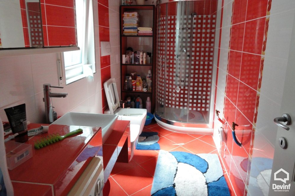 Tirane Qera Shtepi Private 3+1+A Vile e re e cila ndodhet ne Rrugen Siri Kodra vile kompleks rezidencial