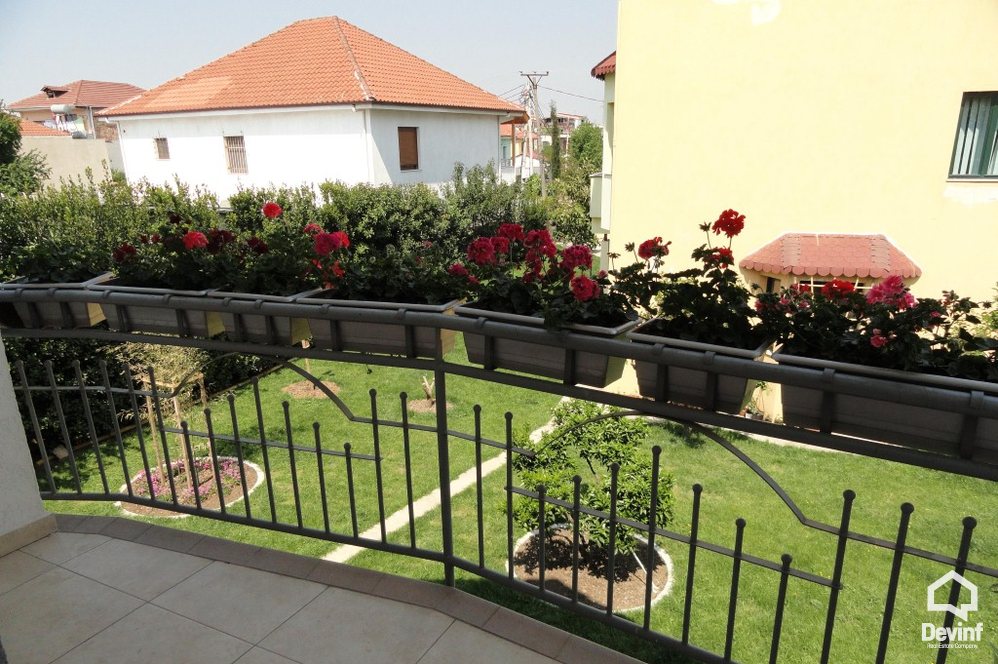 Tirane Qera Shtepi Private 3+1+A Vile e re e cila ndodhet ne Rrugen Siri Kodra vile kompleks rezidencial