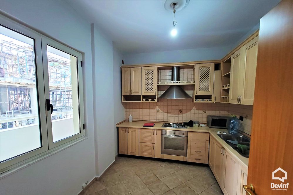 Tirane Qera Apartament 2+1+G Ambjent per zyre ne zonen e Bllok apartament zyre
