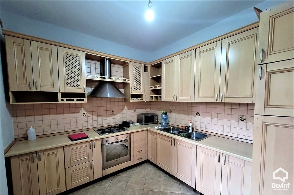 Tirane Qera Apartament 2+1+G Ambjent per zyre ne zonen e Bllok apartament zyre