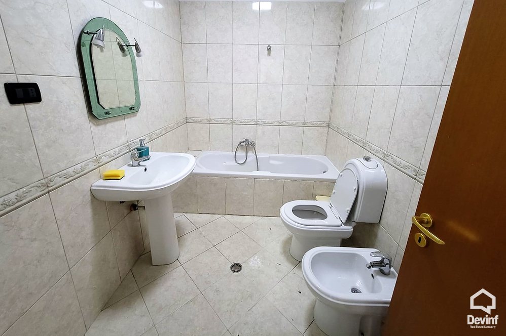 Tirane Qera Apartament 2+1+G Ambjent per zyre ne zonen e Bllok apartament zyre