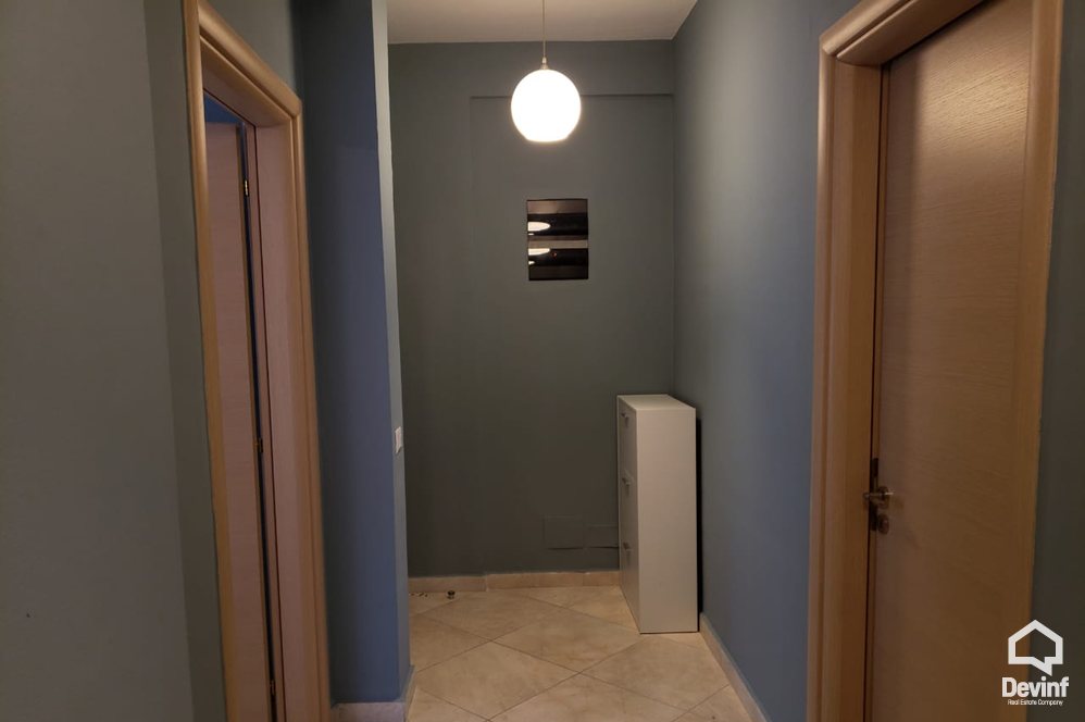 Tirane Qera Apartament 2+1+A Apartamenti ndodhet ne nje kompleksi te ri rezidencial prane Kopeshtit Botanik apartament kompleks rezidencial