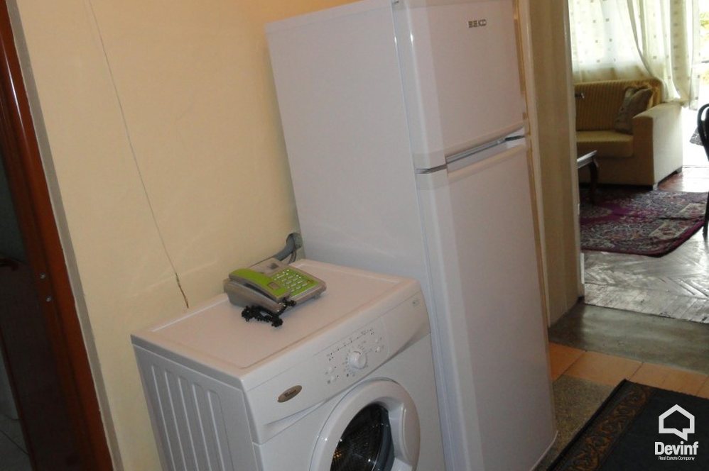 Tirane Qera Apartament 1+1+A Apartamenti ndodhet ne qender prane pallateve Shallvare apartament