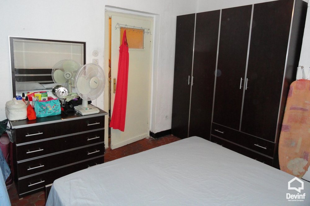 Tirane Qera Apartament 1+1+A Apartamenti ndodhet ne qender prane pallateve Shallvare apartament