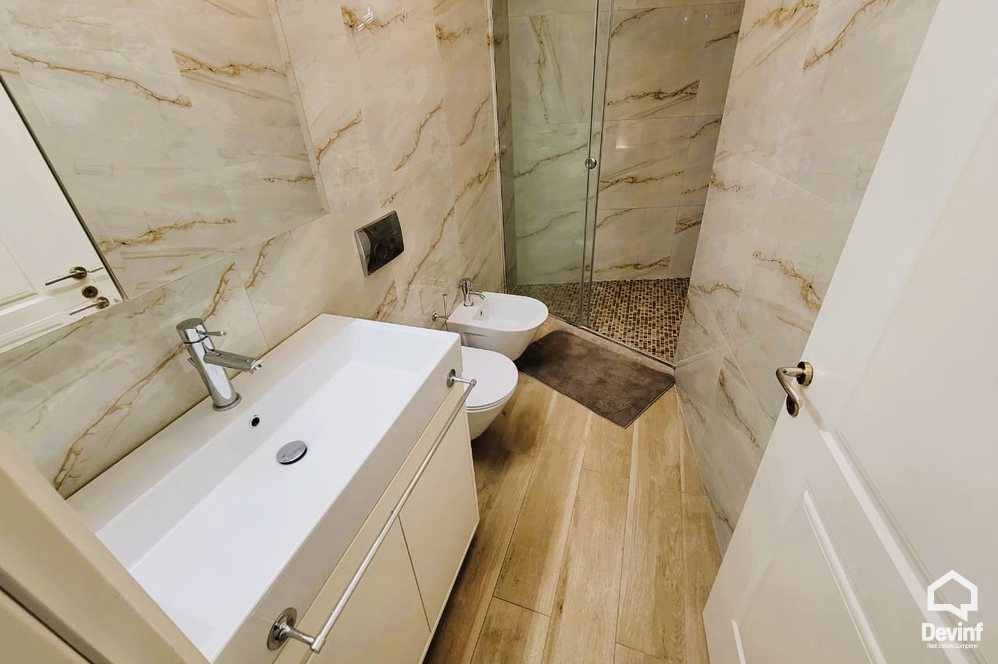 Tirane Qera Apartament 1+1 Apartamenti ndodhet ne rrugen Myslym Shyri apartament