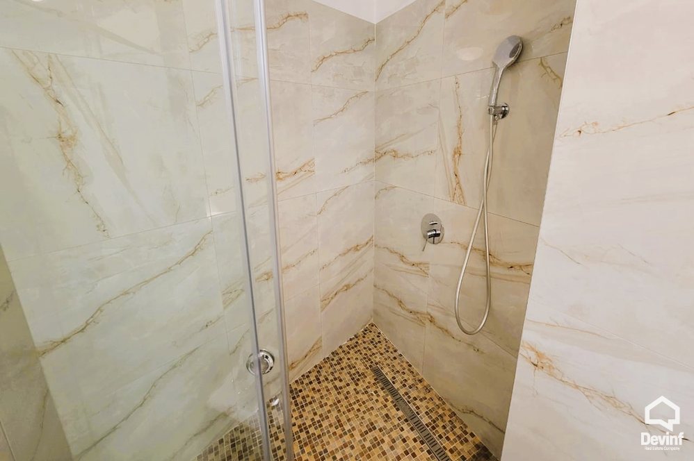 Tirane Qera Apartament 1+1 Apartamenti ndodhet ne rrugen Myslym Shyri apartament