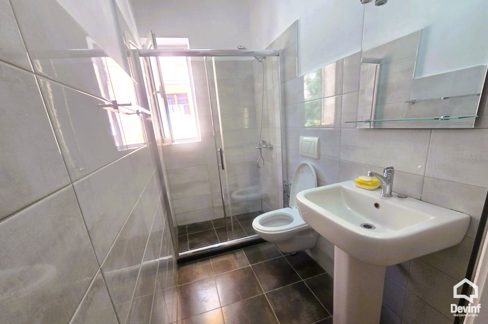 Tirane Qera Zyre 2+1 Apartament/zyre ne Rrugen Myslym Shyri kat vile apartament zyre
