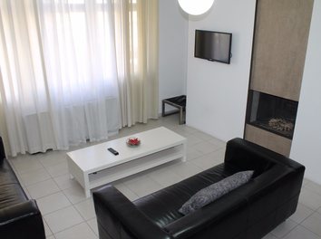 Apartament Shitje Pallat i ri prane Librit Uneversitar, rruga Abdyl Frasheri.