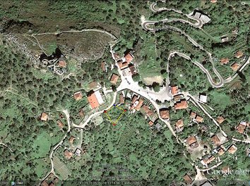 Toke Shitje Toka ndodhet prane Kalase se Petreles