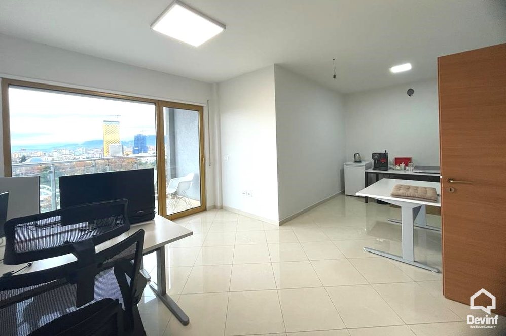 Tirane Qera Zyre 2+1 Zyre ne zonen e Bllokut zyre qender biznesi