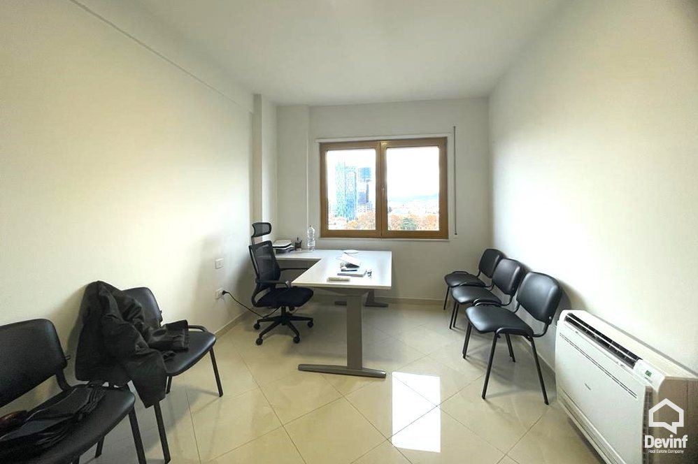 Tirane Qera Zyre 2+1 Zyre ne zonen e Bllokut zyre qender biznesi