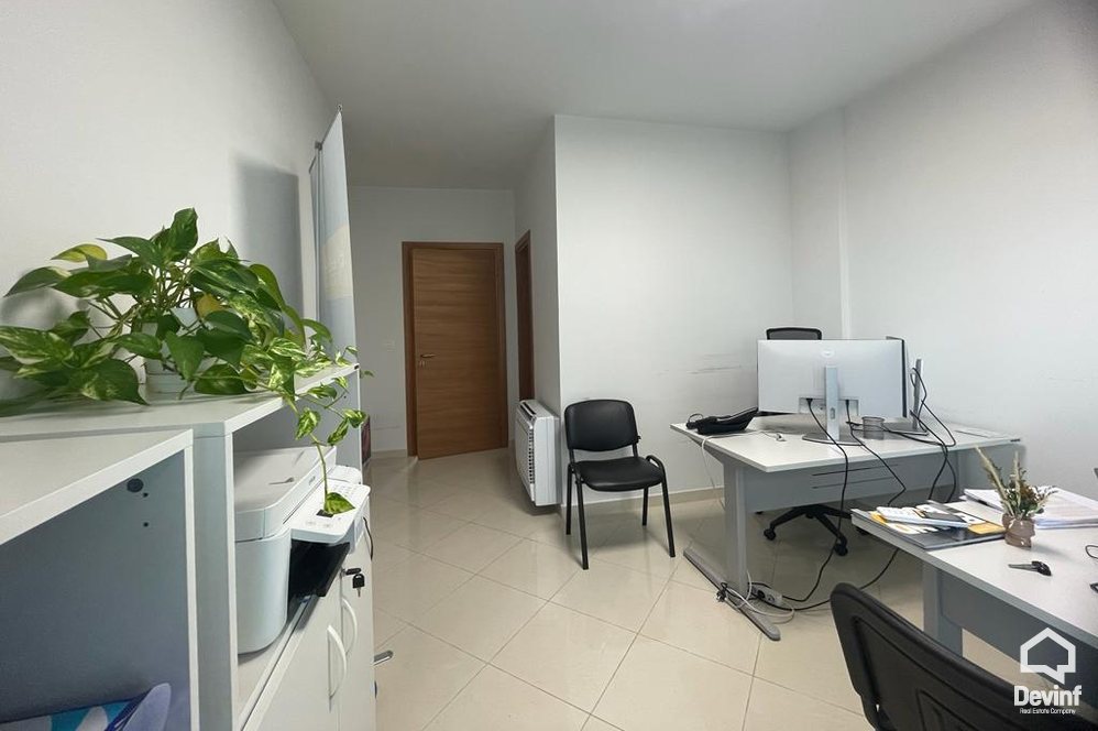 Tirane Qera Zyre 2+1 Zyre ne zonen e Bllokut zyre qender biznesi