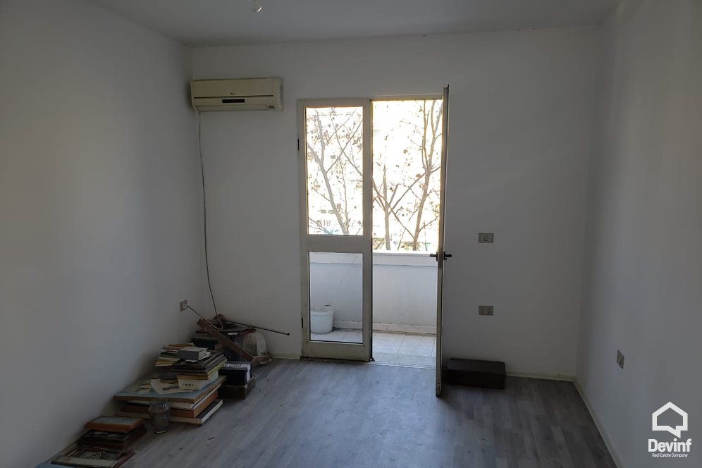 Tirane Shitje Apartament 3+1 Ne Rrugen e Kavajes, prane kryqezimit te 21 Dhjetorit apartament