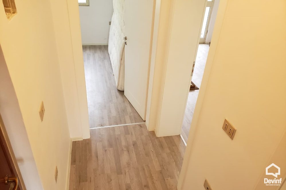 Tirane Shitje Apartament 3+1 Ne Rrugen e Kavajes, prane kryqezimit te 21 Dhjetorit apartament