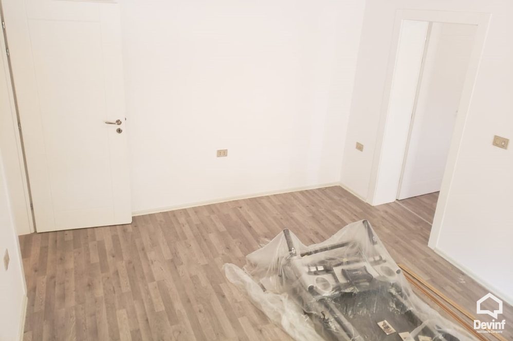 Tirane Shitje Apartament 3+1 Ne Rrugen e Kavajes, prane kryqezimit te 21 Dhjetorit apartament