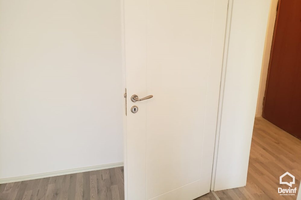 Tirane Shitje Apartament 3+1 Ne Rrugen e Kavajes, prane kryqezimit te 21 Dhjetorit apartament
