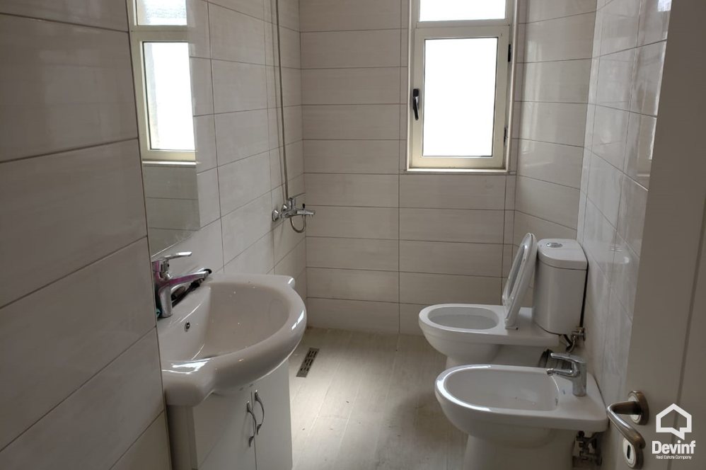 Tirane Shitje Apartament 3+1 Ne Rrugen e Kavajes, prane kryqezimit te 21 Dhjetorit apartament