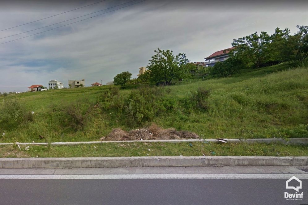 Ne Shitje Toke  Toka ndodhet prane liqenit artificial, ne vijen e pare te unazes se re Tirane