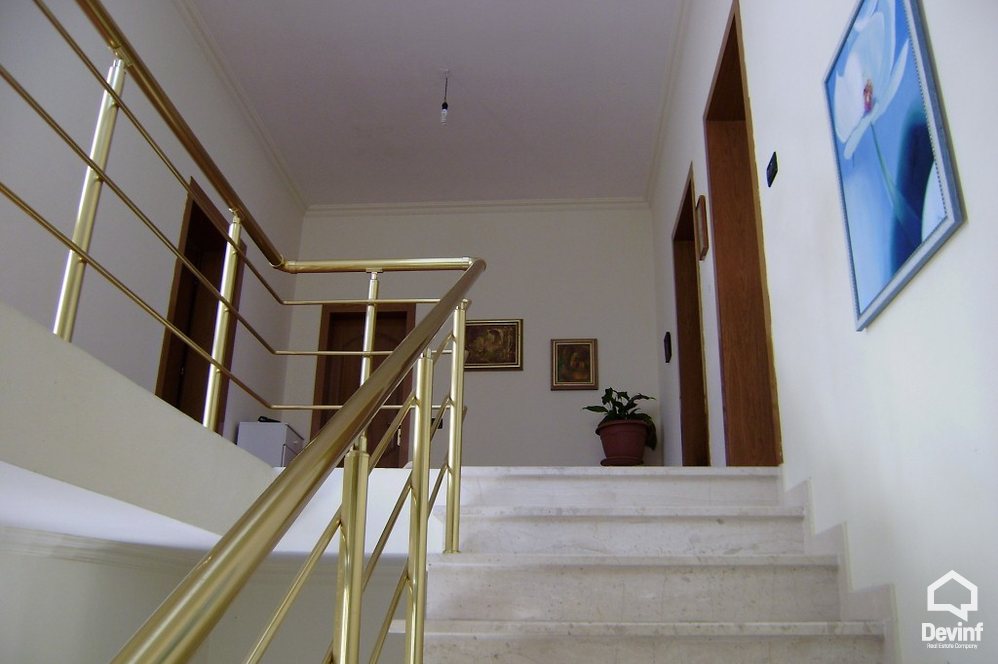 Tirane For Sale Villa 4+1+A Villa in the area of Sportiv Club Dinamo Villa