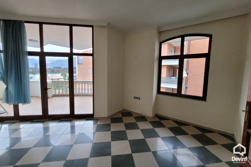 Tirane For Rent Villa Me shume se 4 dhoma Property for school or office located to the Tirana Lake area Office Villa