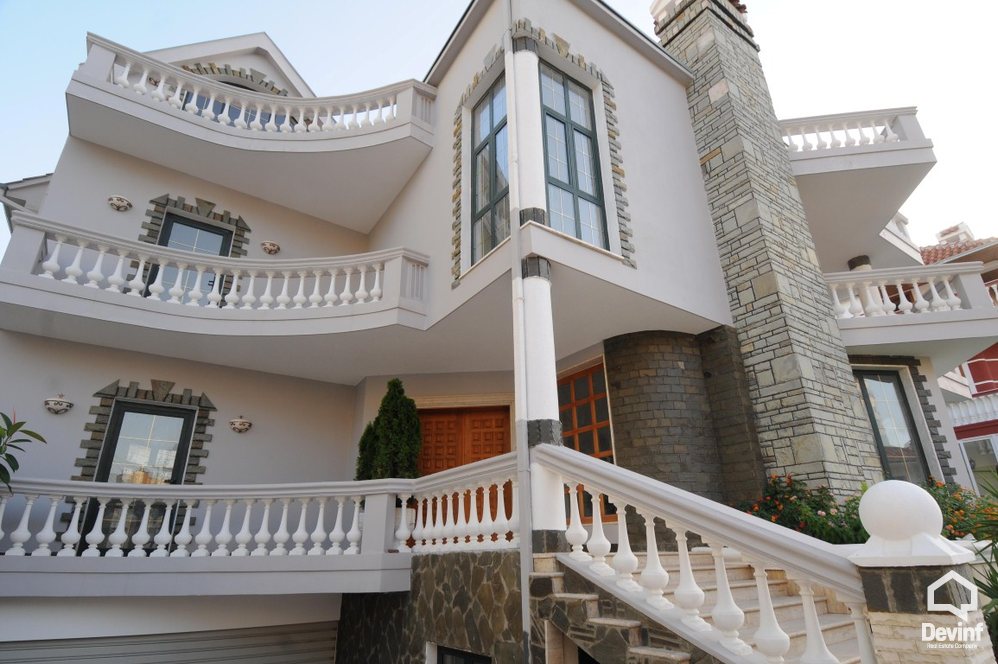 Tirane For Rent Villa Me shume se 4 dhoma Villa situated close to Olimpic Center qender estetike shkolle kursesh kopesht femijesh Villa restorant