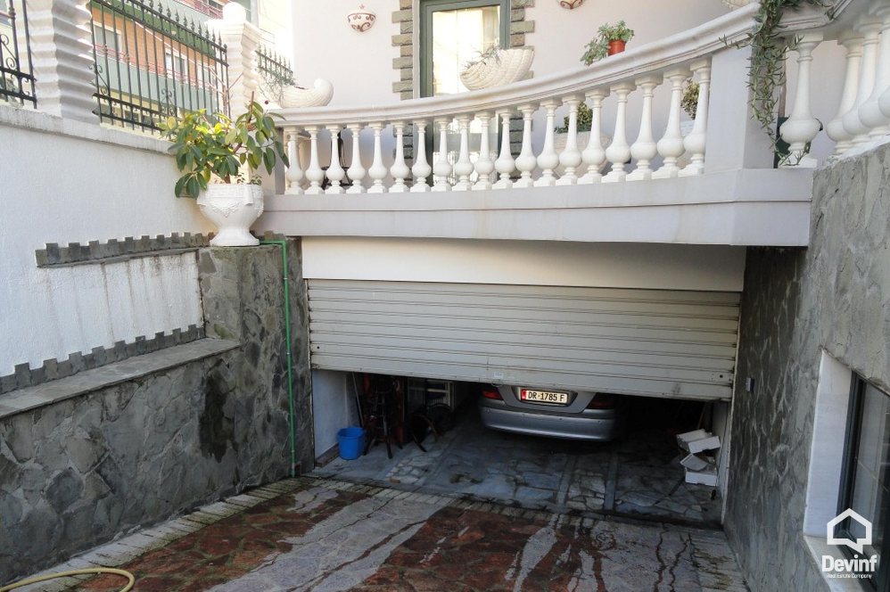 Tirane For Rent Villa Me shume se 4 dhoma Villa situated close to Olimpic Center qender estetike shkolle kursesh kopesht femijesh Villa restorant