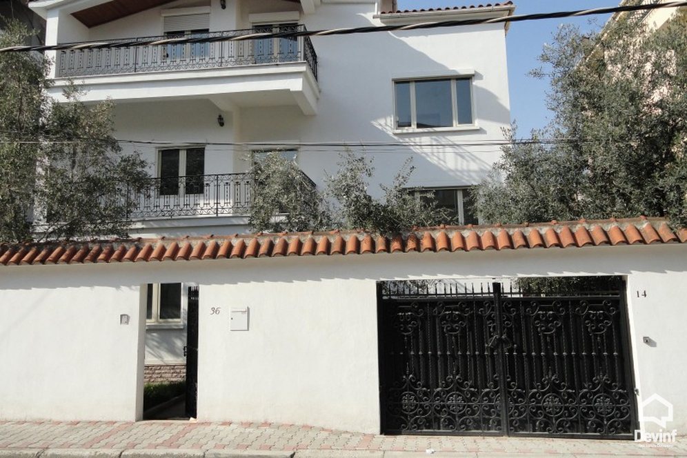 Tirane Qera Vile Me shume se 4 dhoma Vile ne zonen rezidenciale te vilave te Selites zyre vile