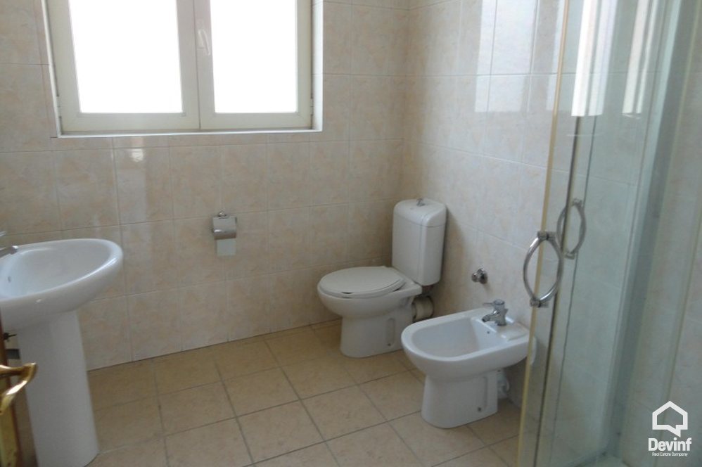 Tirane Qera Vile Me shume se 4 dhoma Vile ne zonen rezidenciale te vilave te Selites zyre vile
