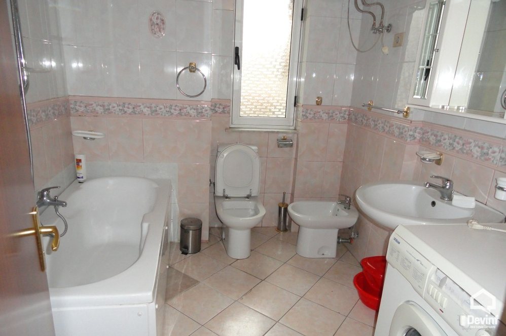 Tirane Qera Apartament 2+1+A Apartament ne nje ndertim te ri ne zonen e Bllokut apartament