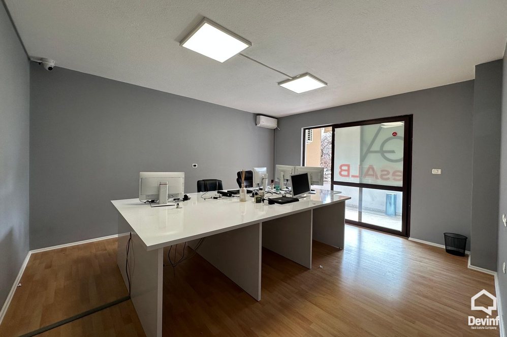Tirane For Rent Office 2+1 Office positioned in a new building in Blloku area Office