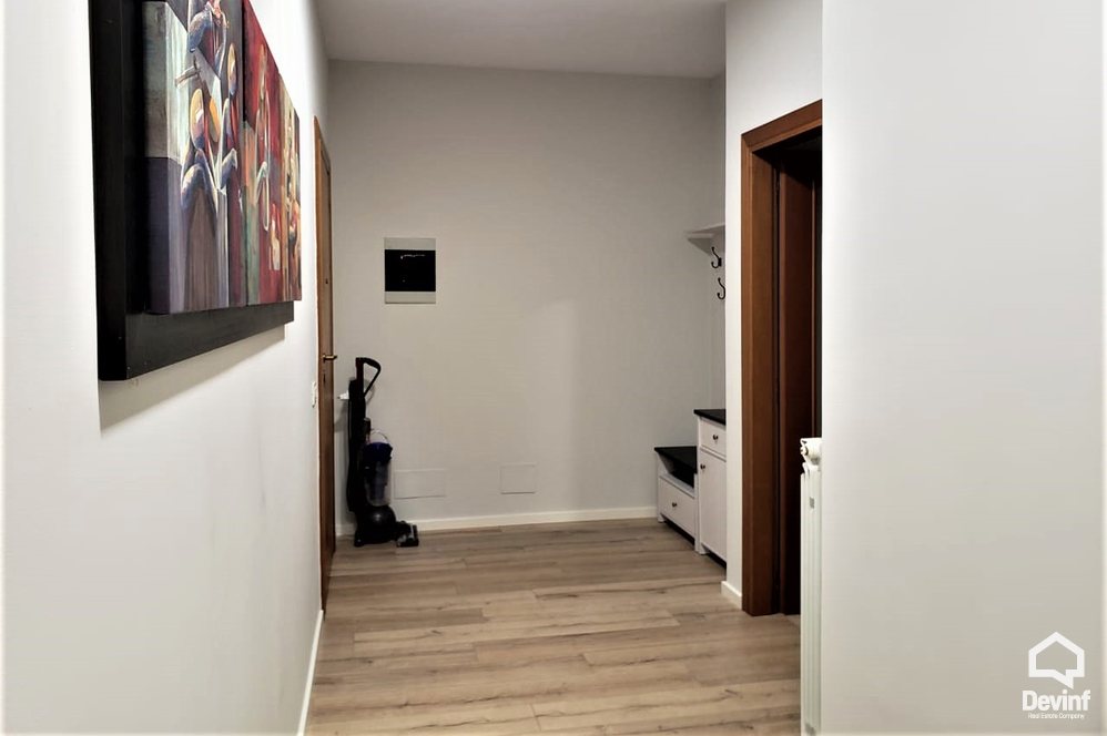 Tirane Qera Apartament 2+1+A Apartamenti ndodhet ne nje ndertim te ri prane Piramides apartament