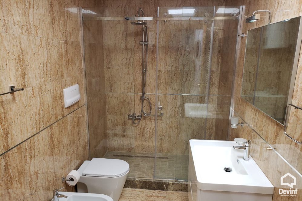 Tirane Qera Apartament 2+1+A Apartamenti ndodhet ne nje ndertim te ri prane Piramides apartament