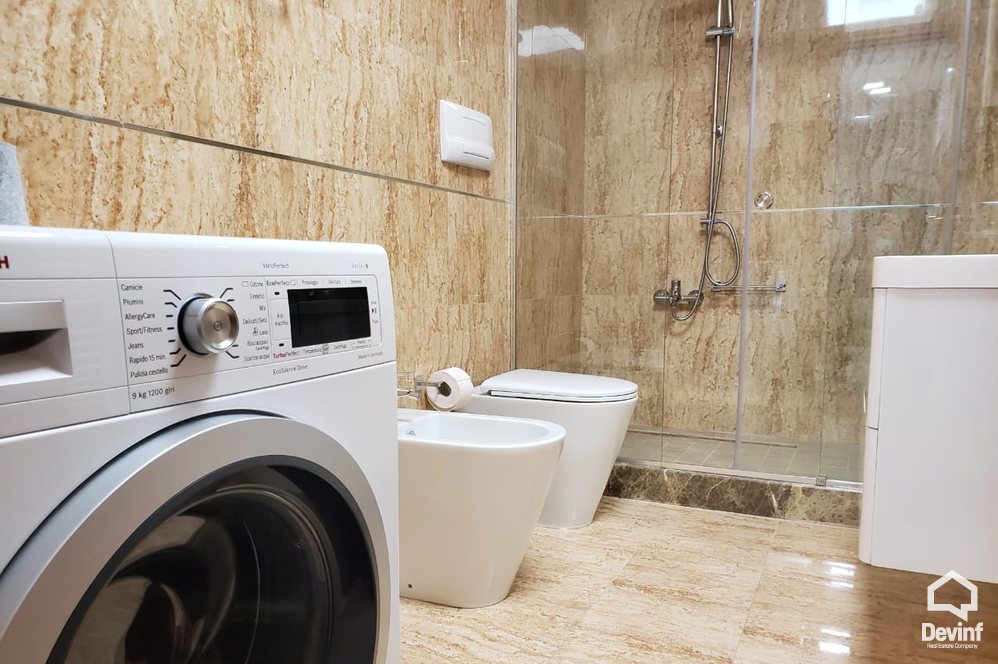 Tirane Qera Apartament 2+1+A Apartamenti ndodhet ne nje ndertim te ri prane Piramides apartament