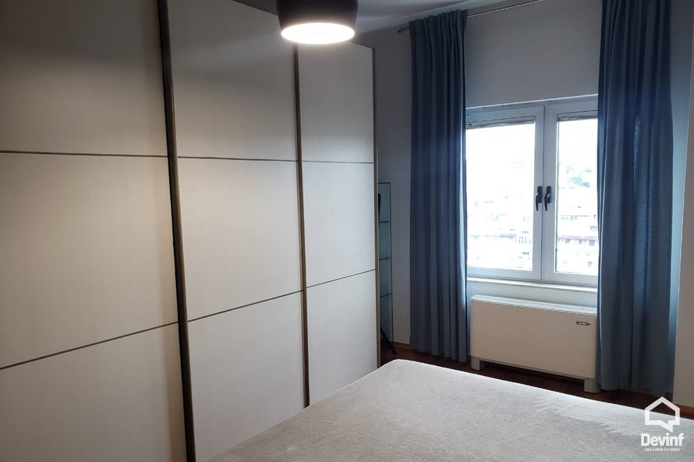 Tirane Qera Apartament 2+1+A Apartamenti ndodhet ne nje ndertim te ri prane Piramides apartament