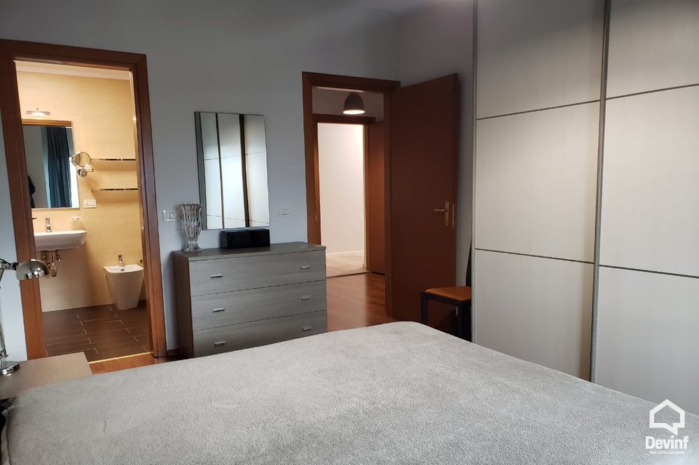 Tirane Qera Apartament 2+1+A Apartamenti ndodhet ne nje ndertim te ri prane Piramides apartament