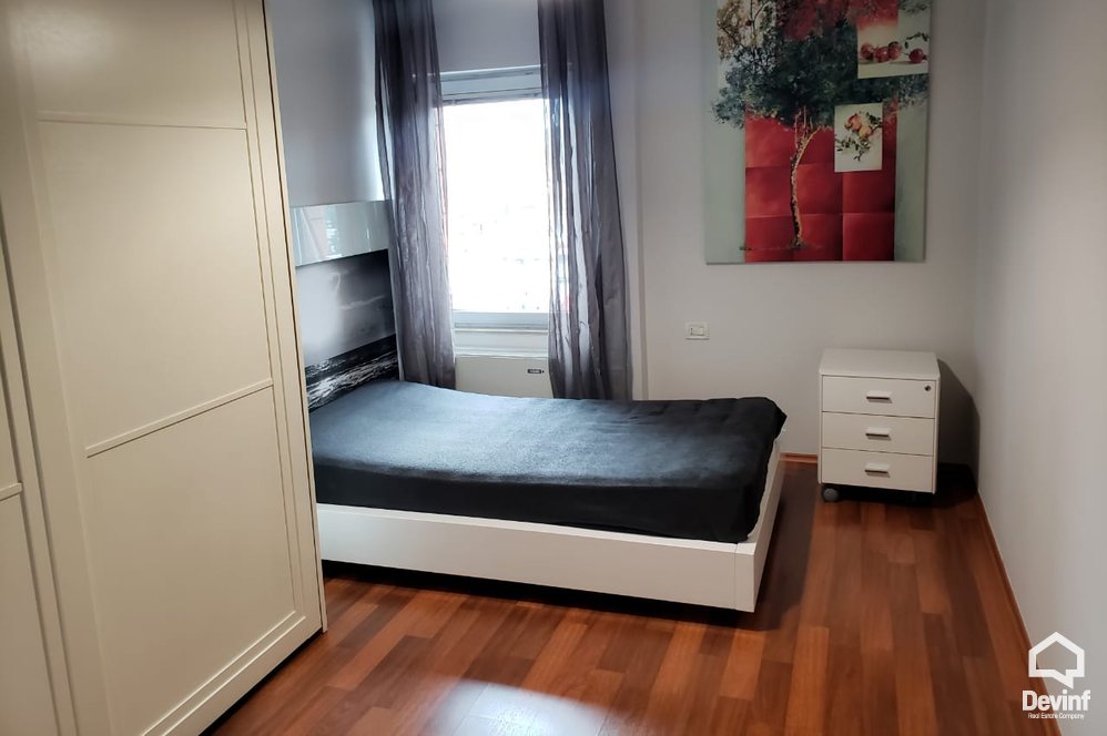 Tirane Qera Apartament 2+1+A Apartamenti ndodhet ne nje ndertim te ri prane Piramides apartament