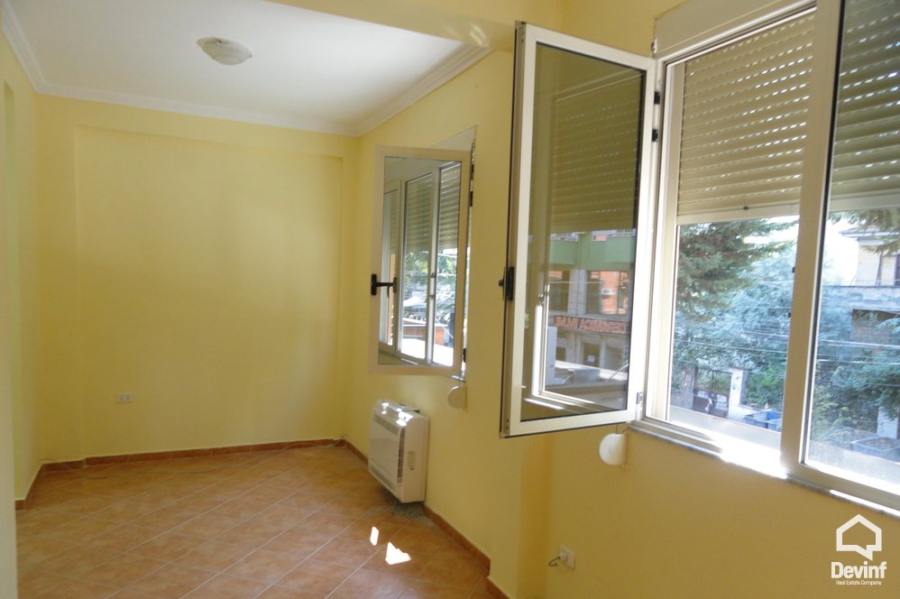 Tirane Qera Zyre  Zyre e re e cila ndodhet ne zonen e Bllokut zyre