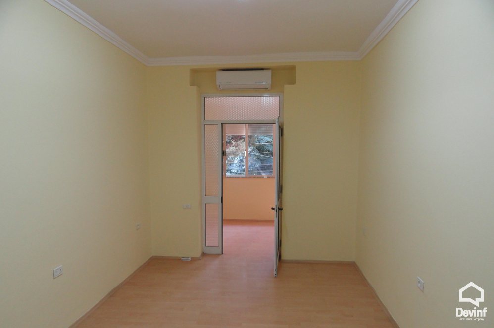 Tirane Qera Zyre  Zyre e re e cila ndodhet ne zonen e Bllokut zyre