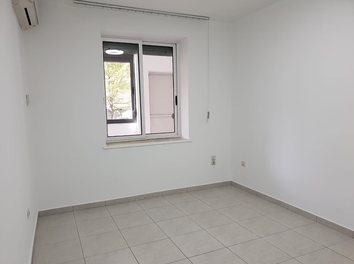 Zyre Shitje Apartament per aktivitet tregtar qe ndodhet ne Rr. Myslym Shyri