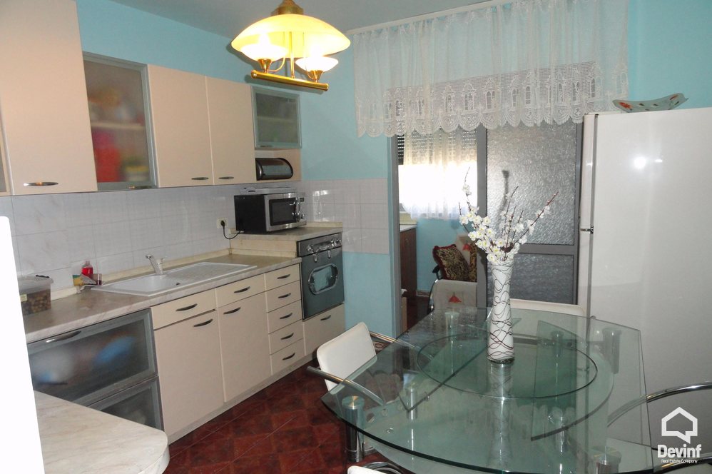 Tirane Shitje Apartament 3+1+A Rruga e Durresit, prane shkolles se mesme te pergjithshme Qemal Stafa apartament