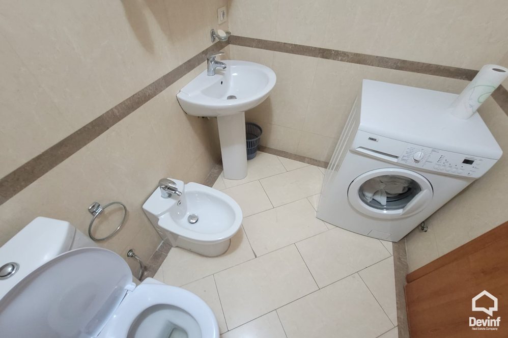 Tirane Qera Apartament 2+1+A Apartamenti ndodhet ne nje pallat te ri tek Rr. Elbasanit apartament