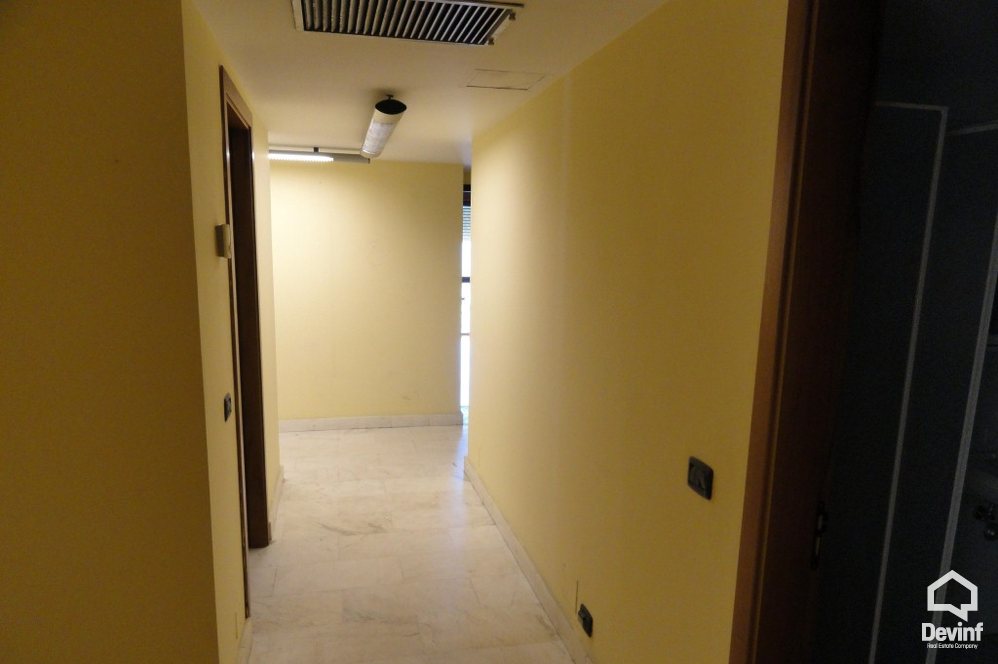 Tirane Qera Zyre 3+1 Zyra ndodhet ne njeren nga godinat me prestigjoze te qendres se Tiranes zyre qender biznesi