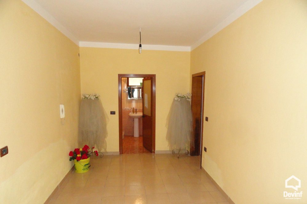 Tirane Qera Apartament 3+1+A Apartament ne vile e cila ndodhet ne Rr. Elbasanit kat vile vile vile