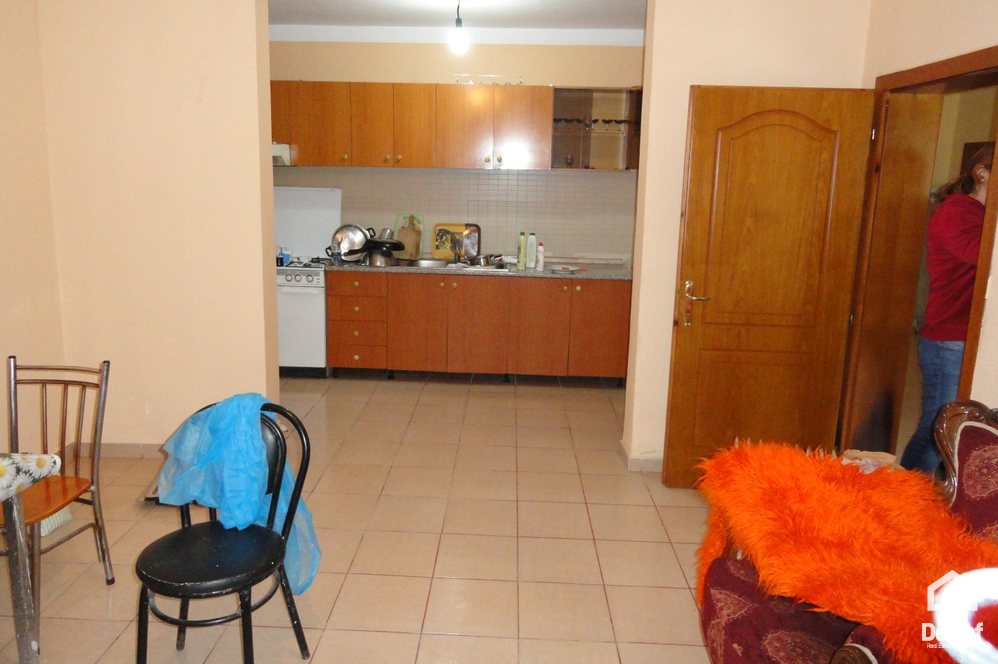 Tirane Qera Apartament 3+1+A Apartament ne vile e cila ndodhet ne Rr. Elbasanit kat vile vile vile