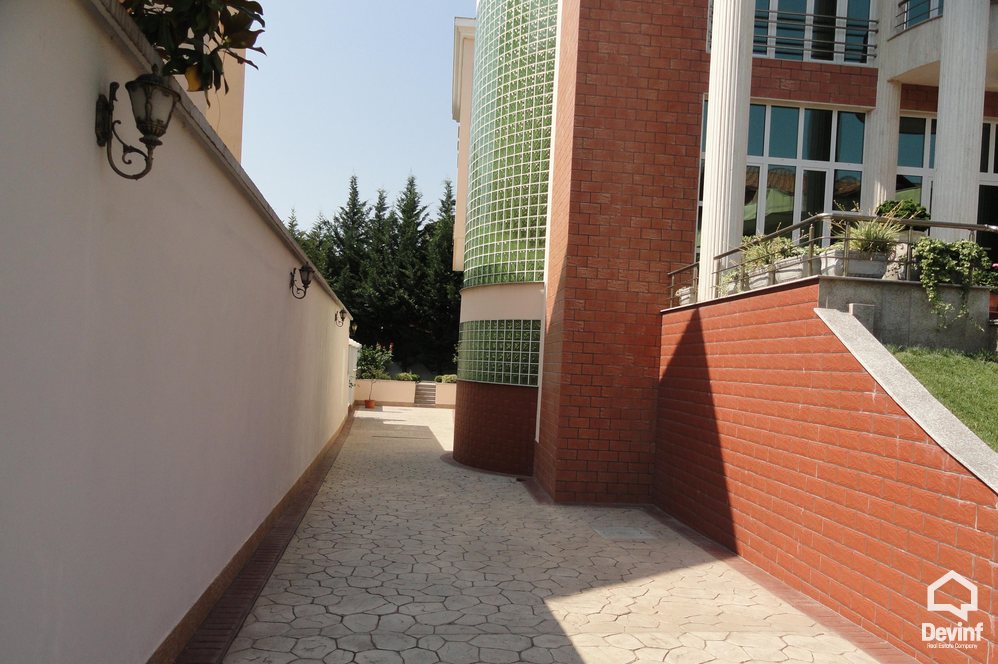 Tirane For Sale Villa Me shume se 4 dhoma Villa located near the U.S. Embassy residential compound Villa