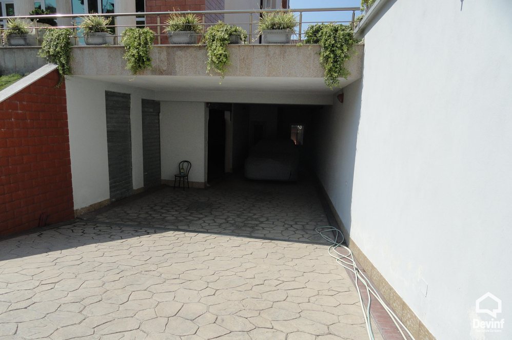 Tirane For Sale Villa Me shume se 4 dhoma Villa located near the U.S. Embassy residential compound Villa